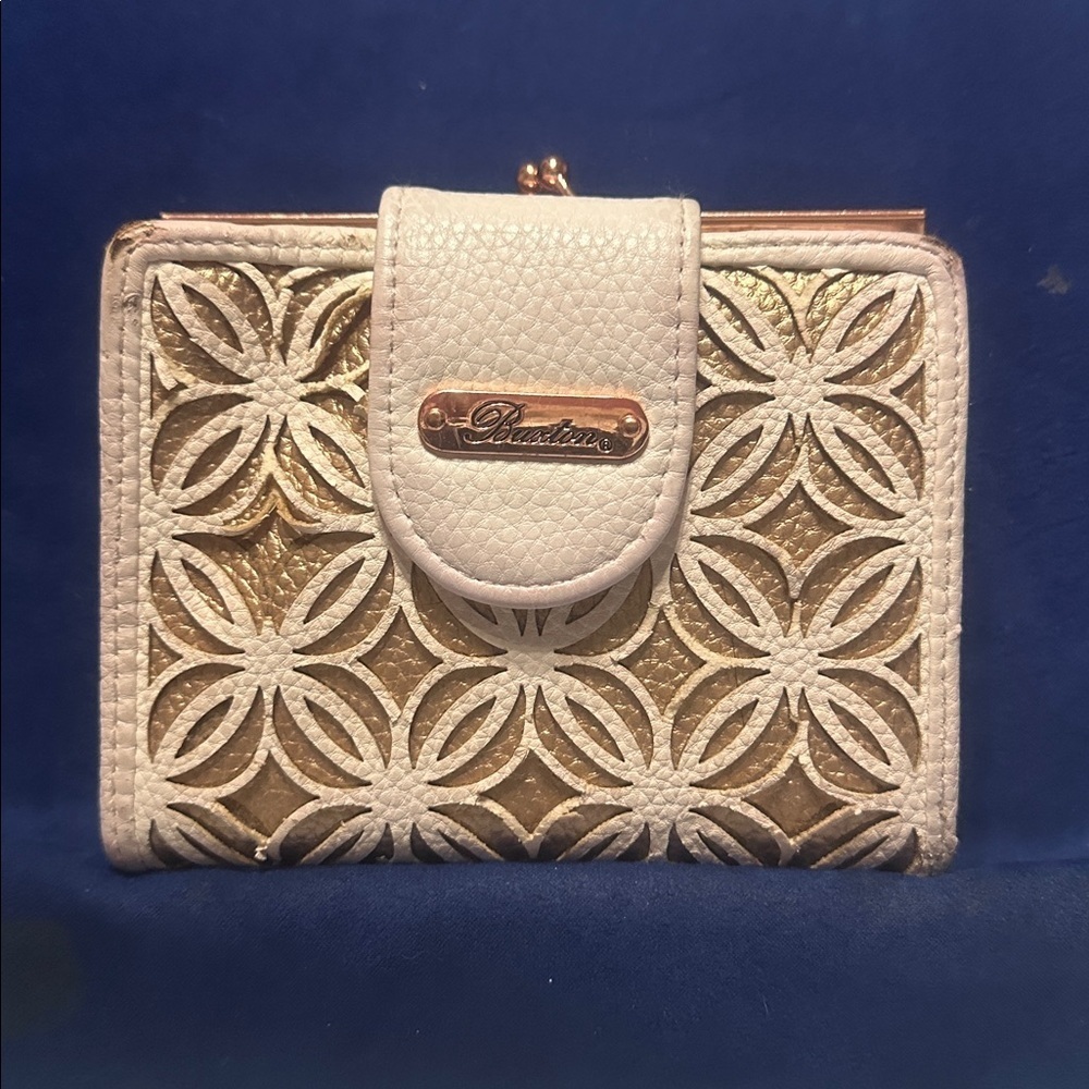 Chic Buxton White and Gold Women's Wallet